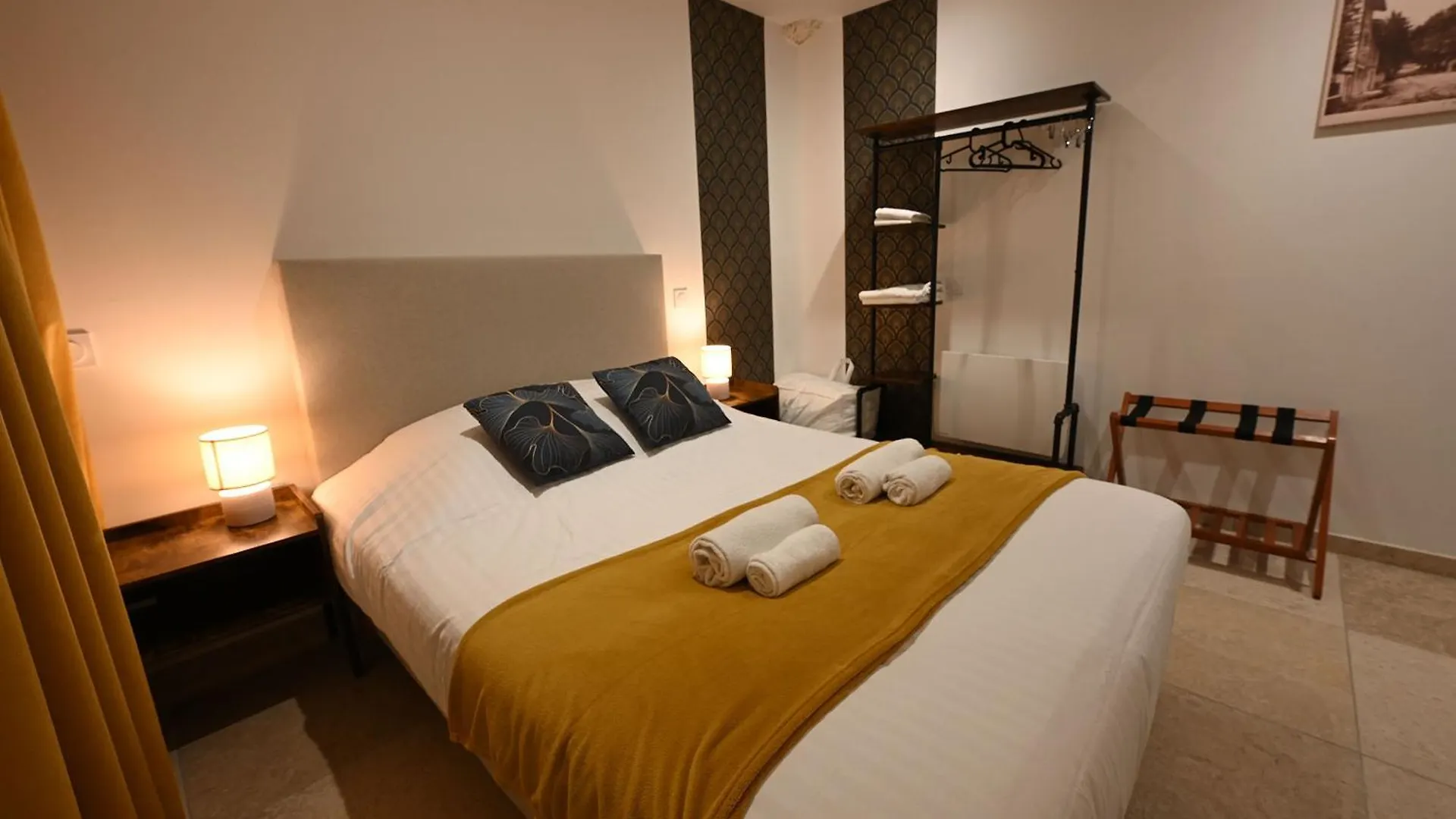 ***  Hotel De La Croisee Poncin France